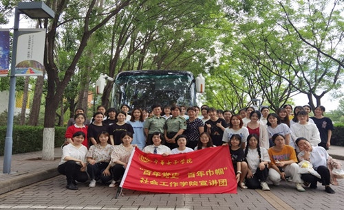 d8db051e2ff64ad69f3bccb5c049953b.jpg 合影_副本.jpg